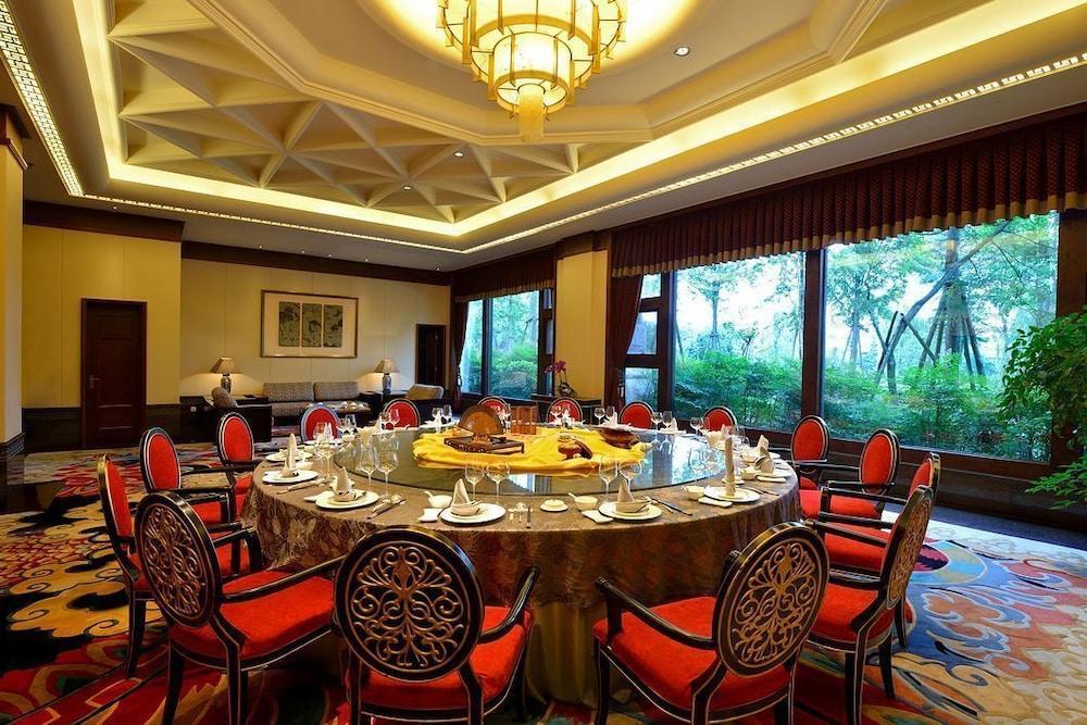 Howard Johnson Conference Resort Chengdu Dujiangyan Exterior photo