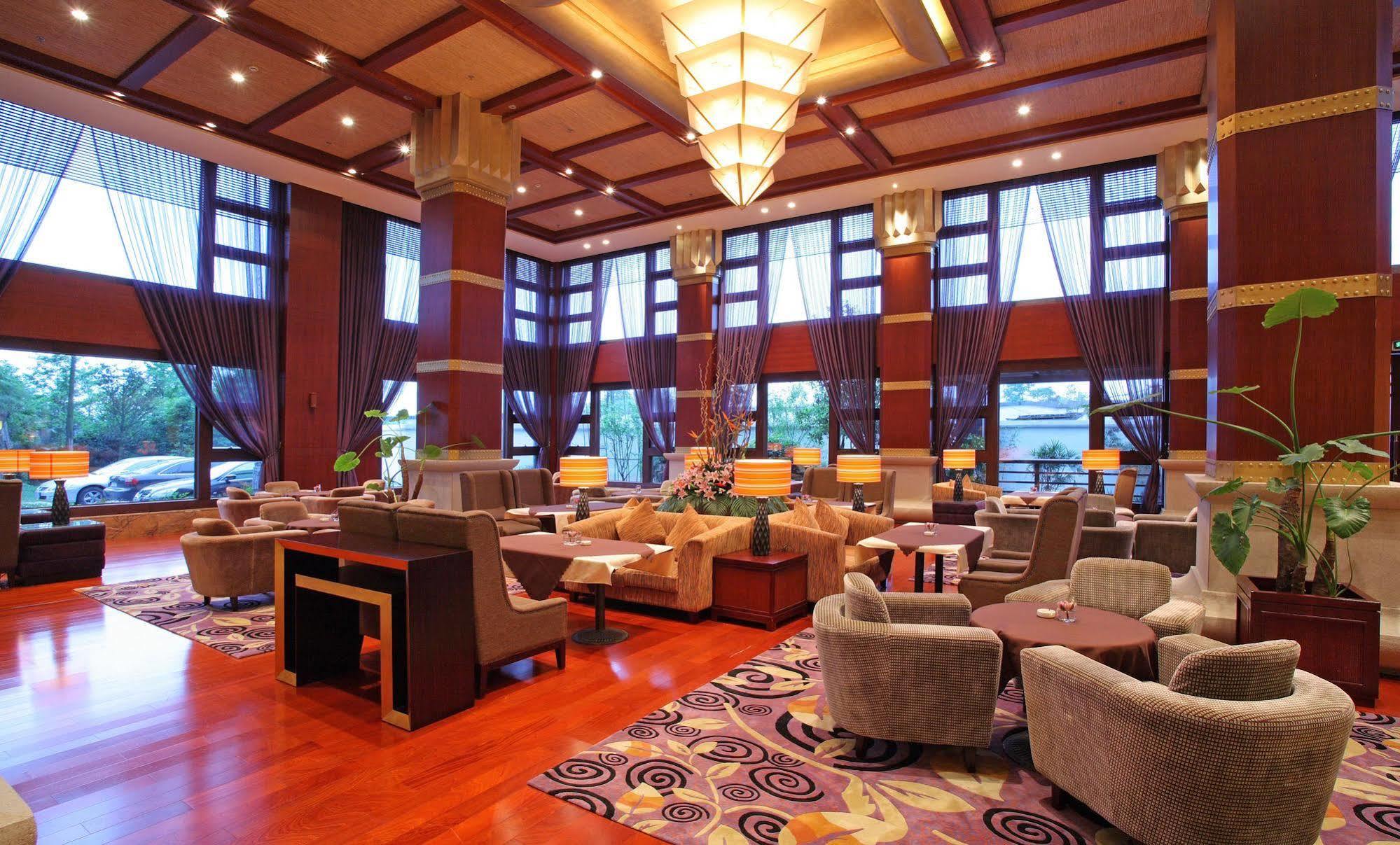 Howard Johnson Conference Resort Chengdu Dujiangyan Exterior photo